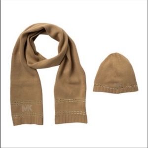 MICHAEL Michael Kors – Stud Stripe Hat & Scarf Set